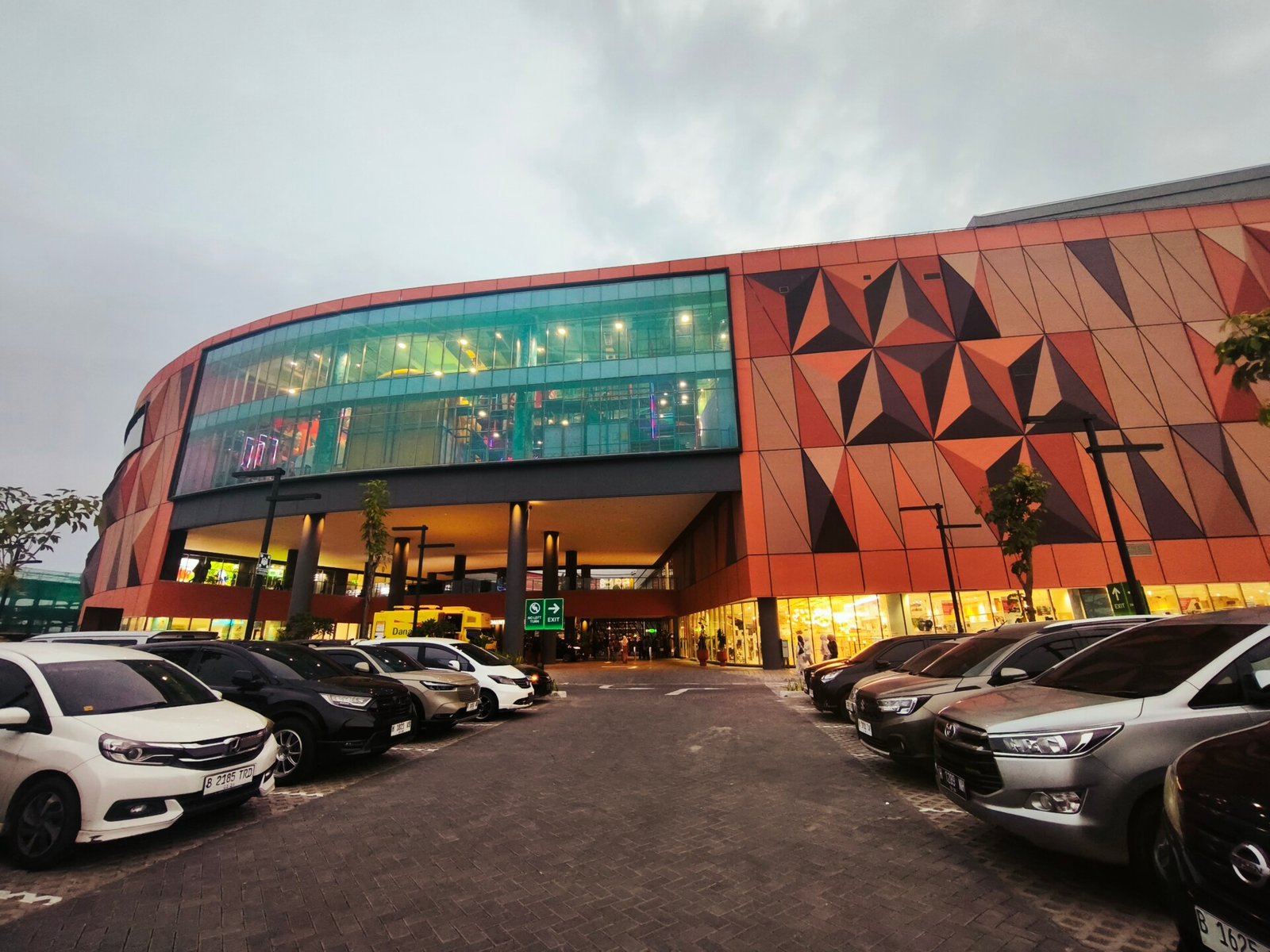 Fasad bangunan 23 Semarang Shopping Center