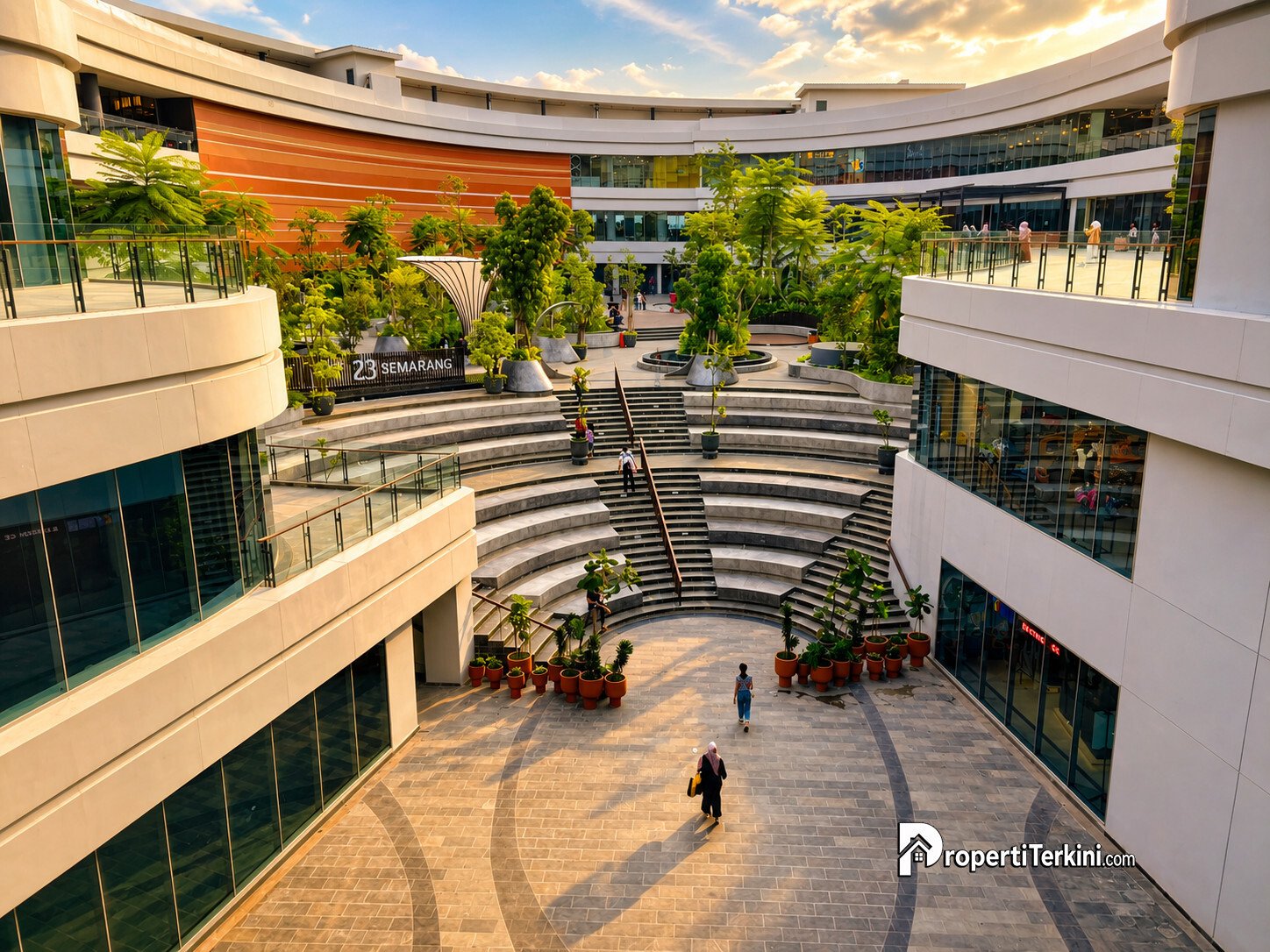 Area Downtown Park dan amphitheater di 23 Semarang