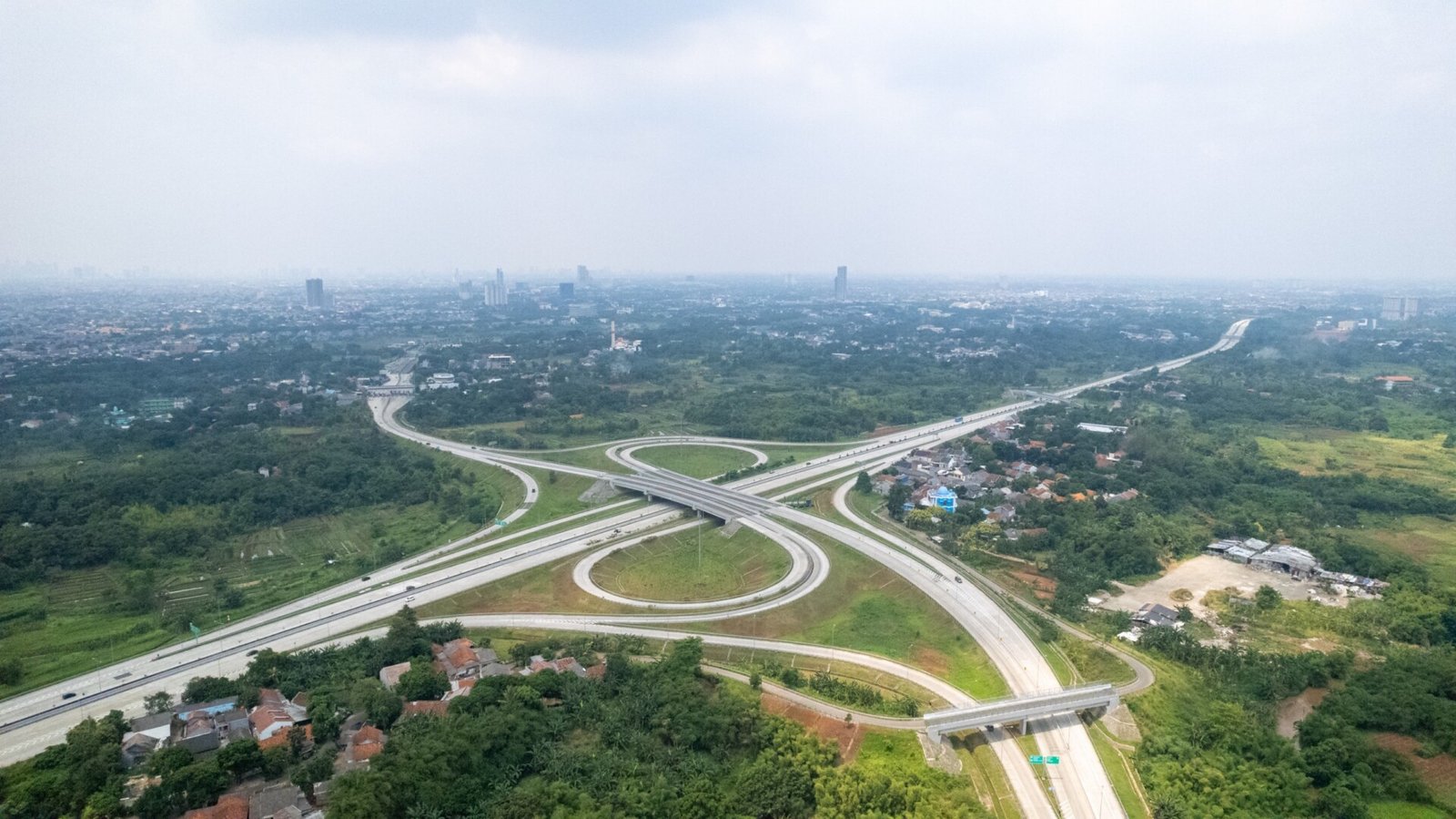 Akses Tol Parigi yang terhubung dengan kawasan Bintaro Jaya