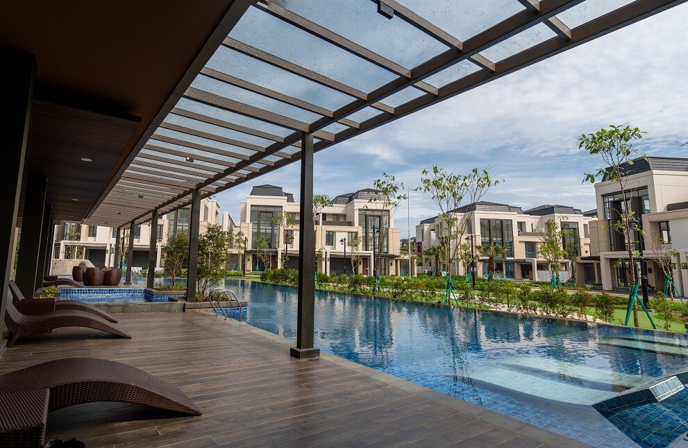 Kolam renang The 61 Clubhouse Trésor BSD City