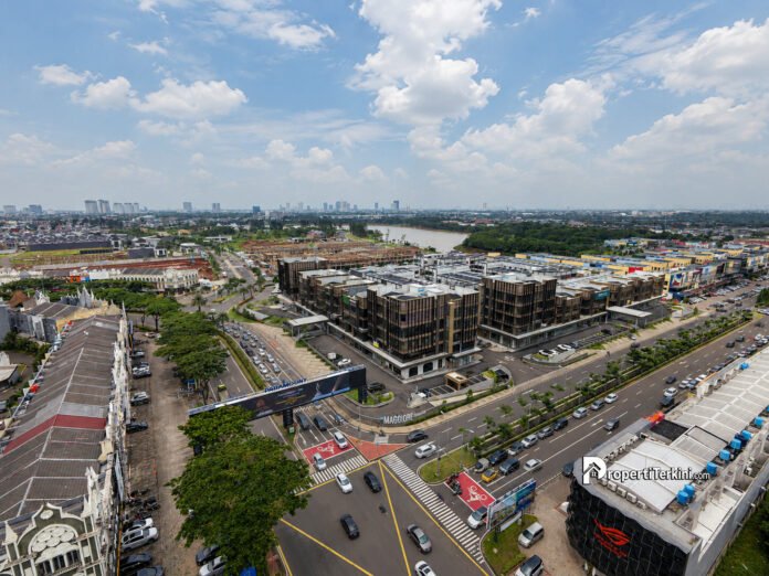 Kawasan komersial Maggiore Gading Serpong dengan latar hunian premium Matera Lakeside dan Danau Cihuni, mencerminkan ekosistem hunian dan komersial terpadu yang dikembangkan Paramount Gading Serpong