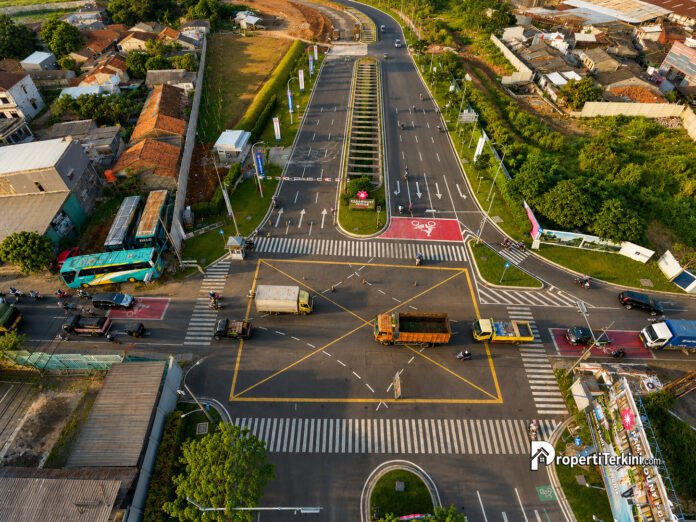 Jalan Baru Paramount Petals sebagai akses tol km 25 menghubungan gerbang utara paramount petals
