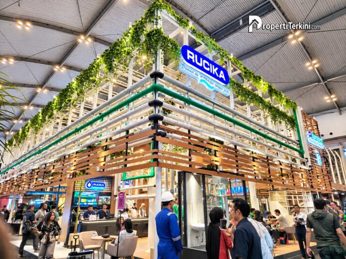 Tampilan booth Rucika berkonsep The Art_teries yang memamerkan inovasi pipa PPR dan sistem perpipaan di IndoBuildTech 2026 ICE BSD