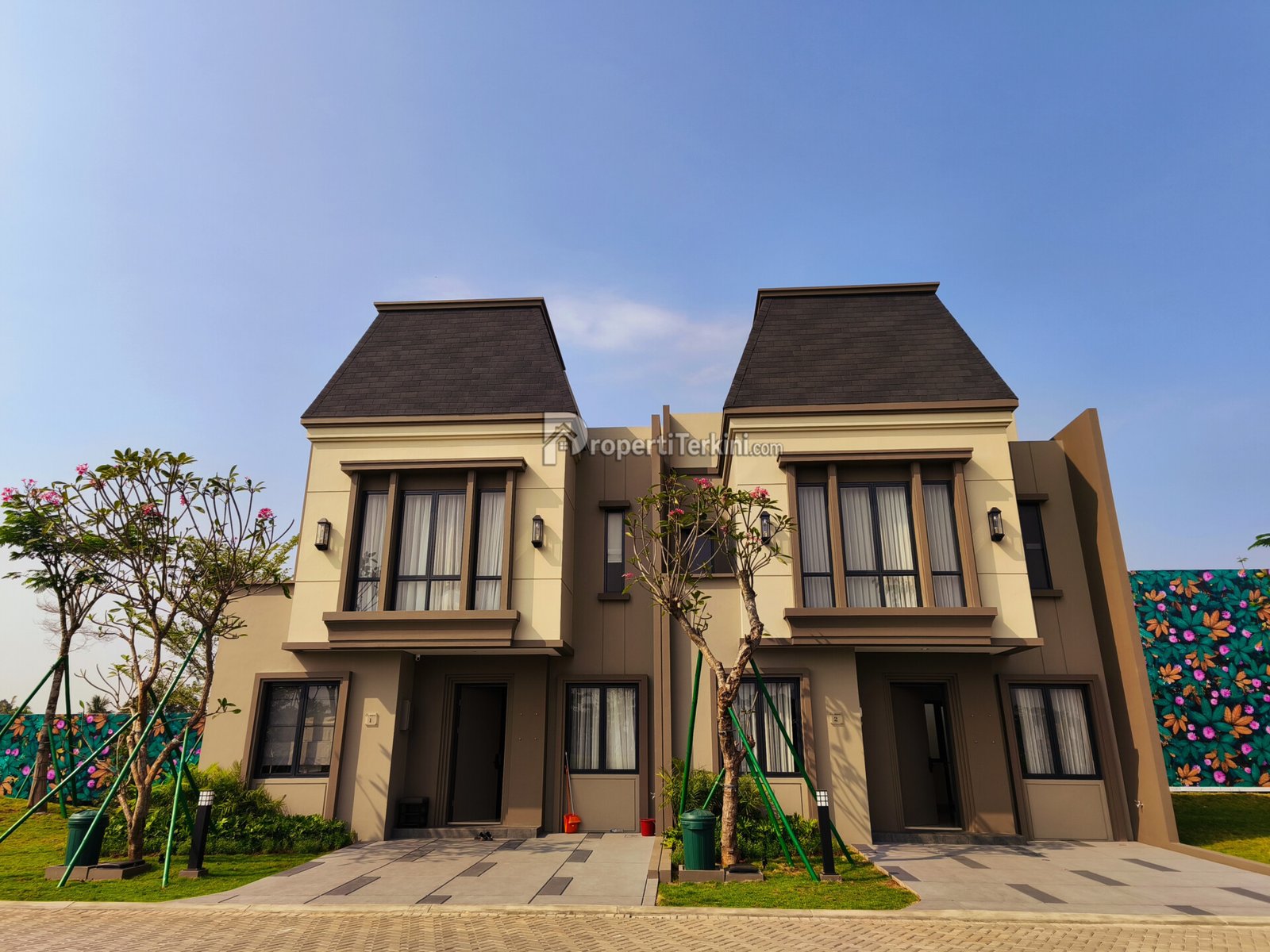 fasad rumah atap mansard bitumen klaster mimosa