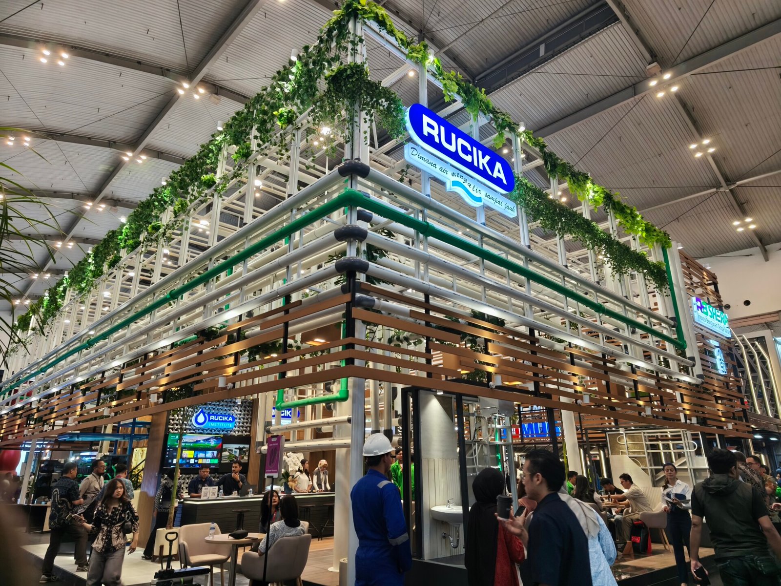 Booth Rucika bertema The Art_teries di IndoBuildTech 2026