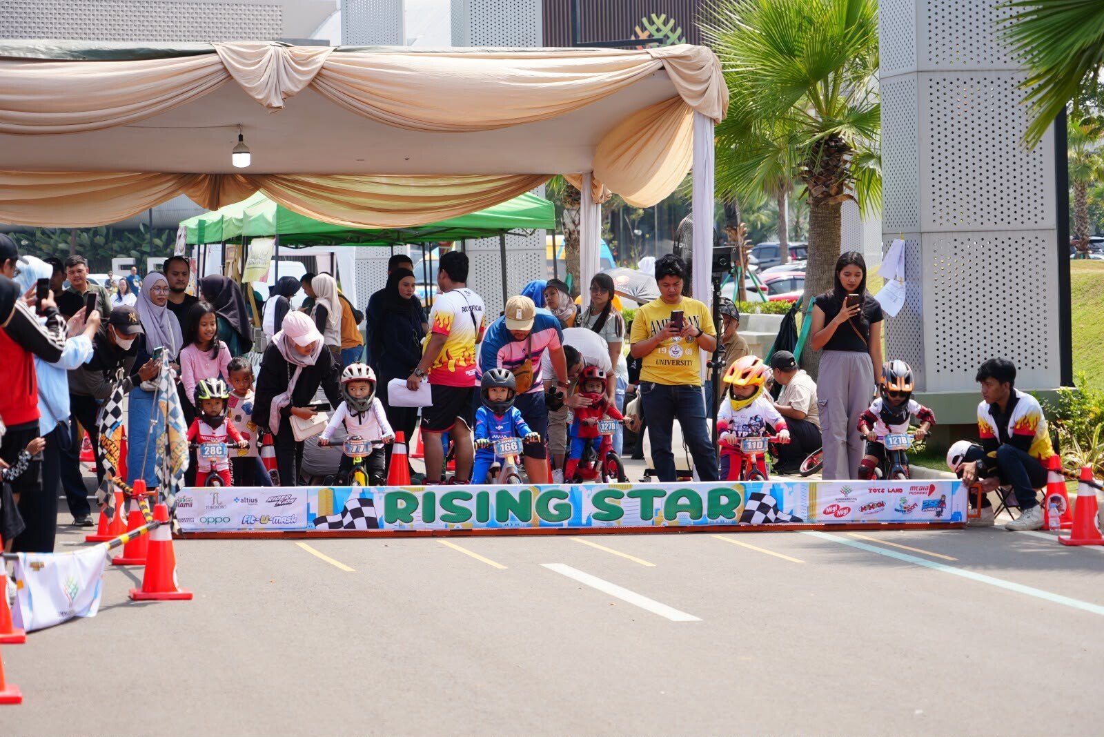 Kegiatan komunitas Push Bike Street Racing Kids di Summarecon Crown Gading