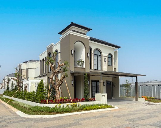 Rumah Klaster Livia Tipe 9 di Ladoria Grand Wisata Bekasi karya Sinar Mas Land dengan desain mediterania modern dan carport tiga mobil