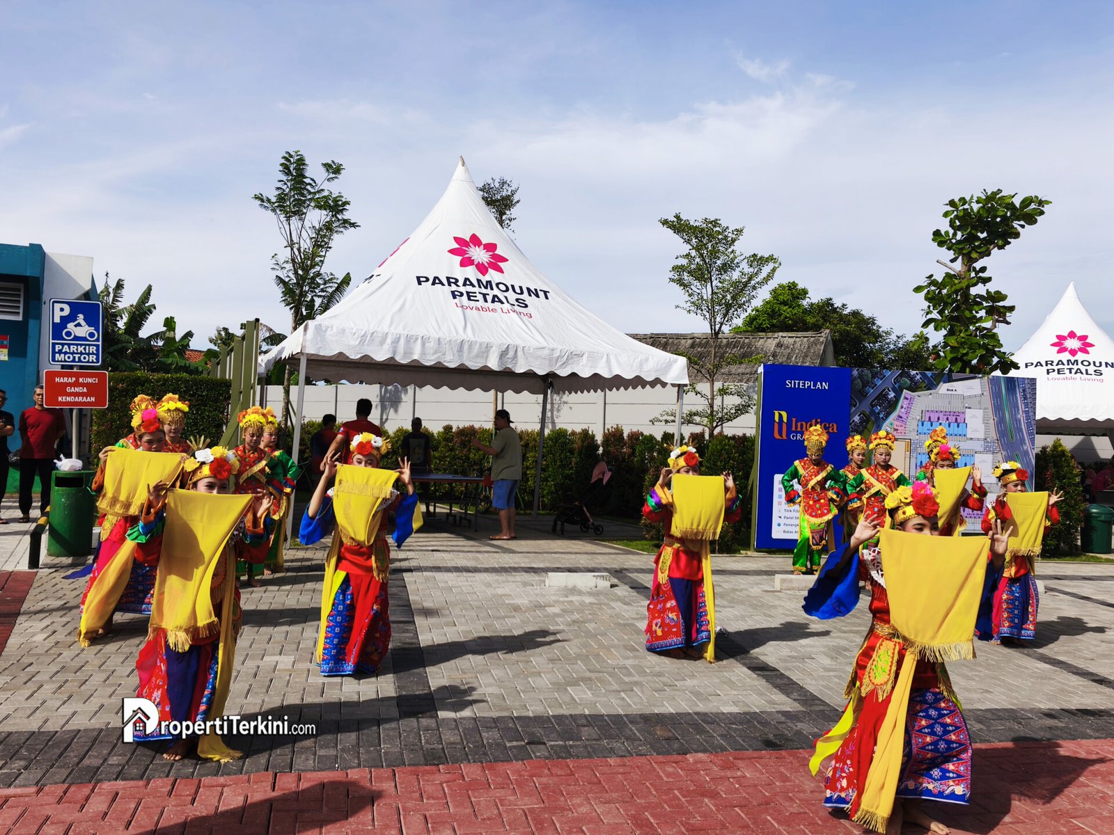 Aktivitas komunitas dan pertunjukan seni di Paramount Petals Tangerang