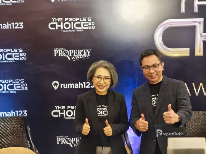 Maria Herawati Manik, Senior Commercial Advisor Rumah123 (kiri), bersama Ali Tranghanda, Chief Executive Officer Indonesia Property Watch (kanan), dalam sesi Press Conference The People’s Choice 2026 di Jakarta.
