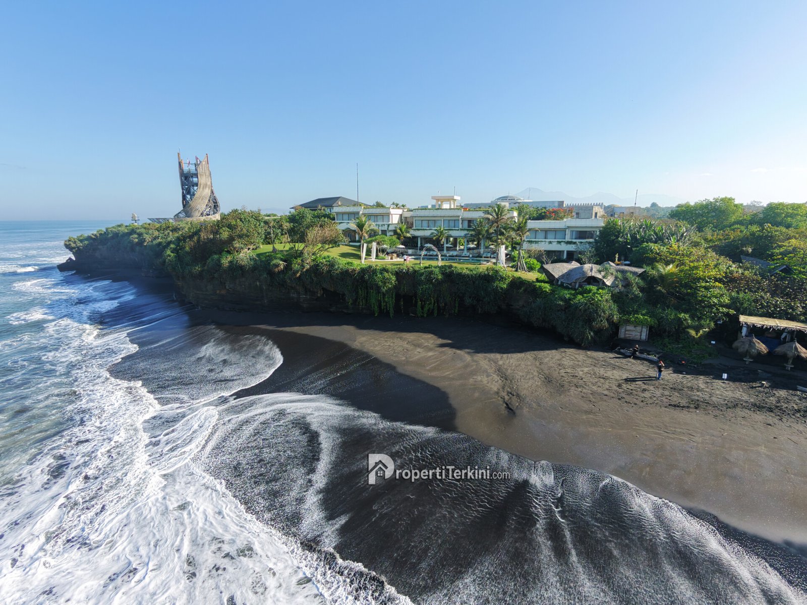 Pemandangan Pantai Nyanyi Bali di dekat Nuanu Creative City yang mendukung konsep long-stay living dan hunian berlayanan Bali
