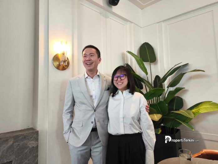 Managing Director CVIG Chandra Leonardi bersama Account Executive CVIG Julie Kwan dalam pemaparan proyek properti Sydney untuk pasar Indonesia. Managing Director Capital Value International Group Chandra Leonardi bersama Account Executive CVIG Julie Kwan dalam pemaparan proyek properti Sydney untuk pasar Indonesia.