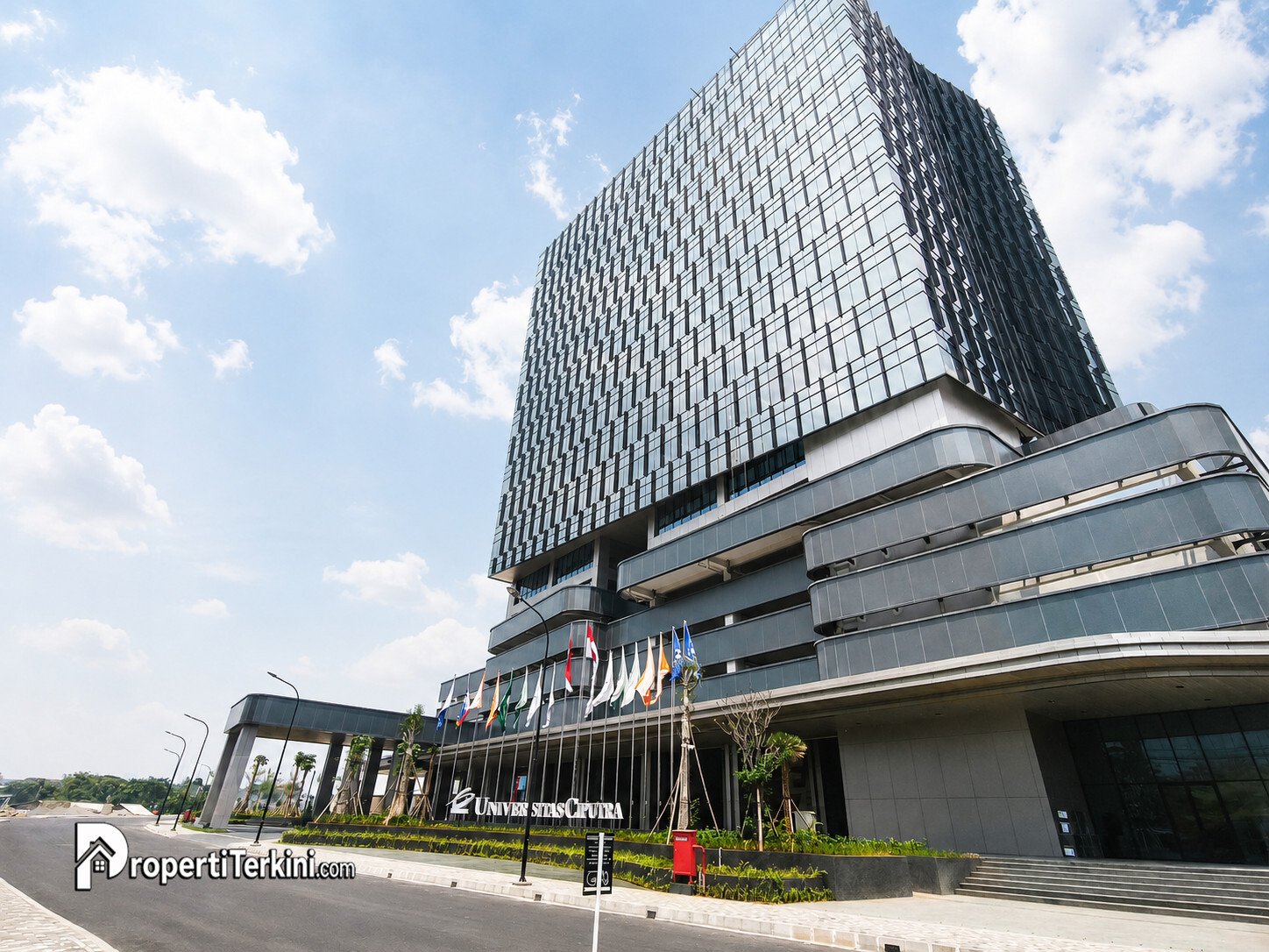Gedung kampus Universitas Ciputra Jakarta di kawasan Ciputra International Puri Jakarta Barat yang mulai beroperasi September 2026