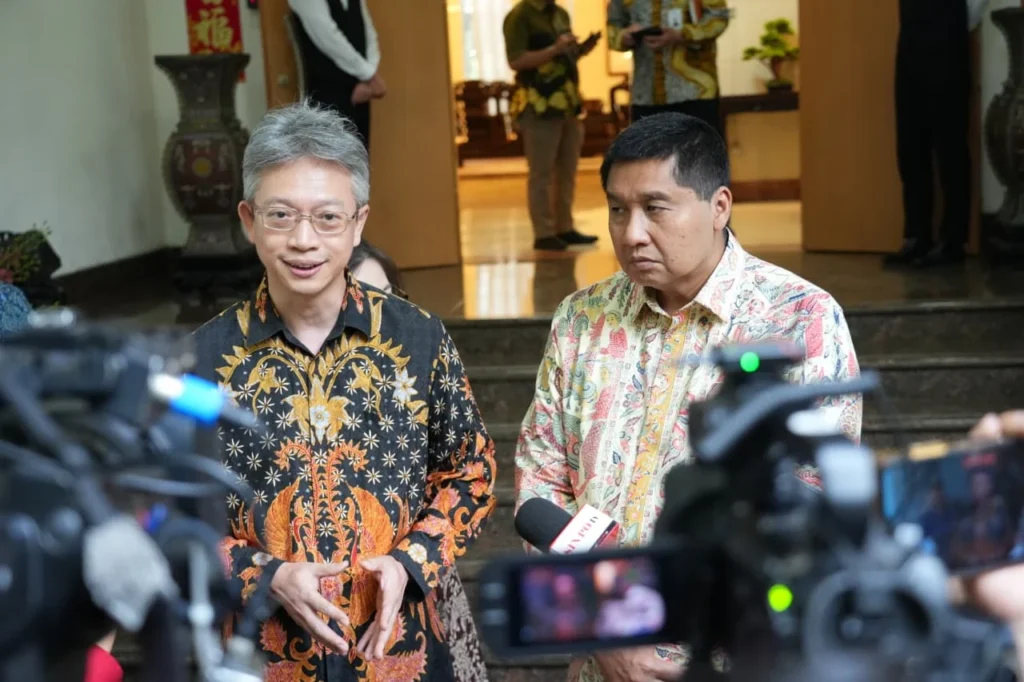 Menteri PKP Maruarar Sirait dan Dubes RRT Wang Lutong memberikan keterangan pers terkait kerja sama teknologi pembangunan rusun