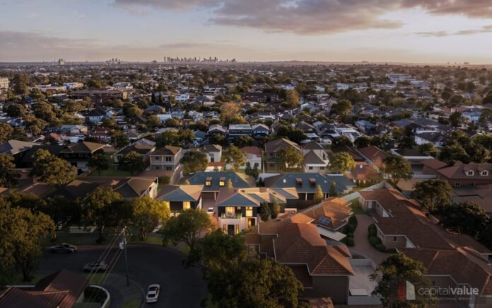 pemandangan-udara-rumah-tapak-sydney-roselands Pemandangan udara lingkungan perumahan rumah tapak Sydney di kawasan Roselands dengan latar belakang skyline kota Sydney.