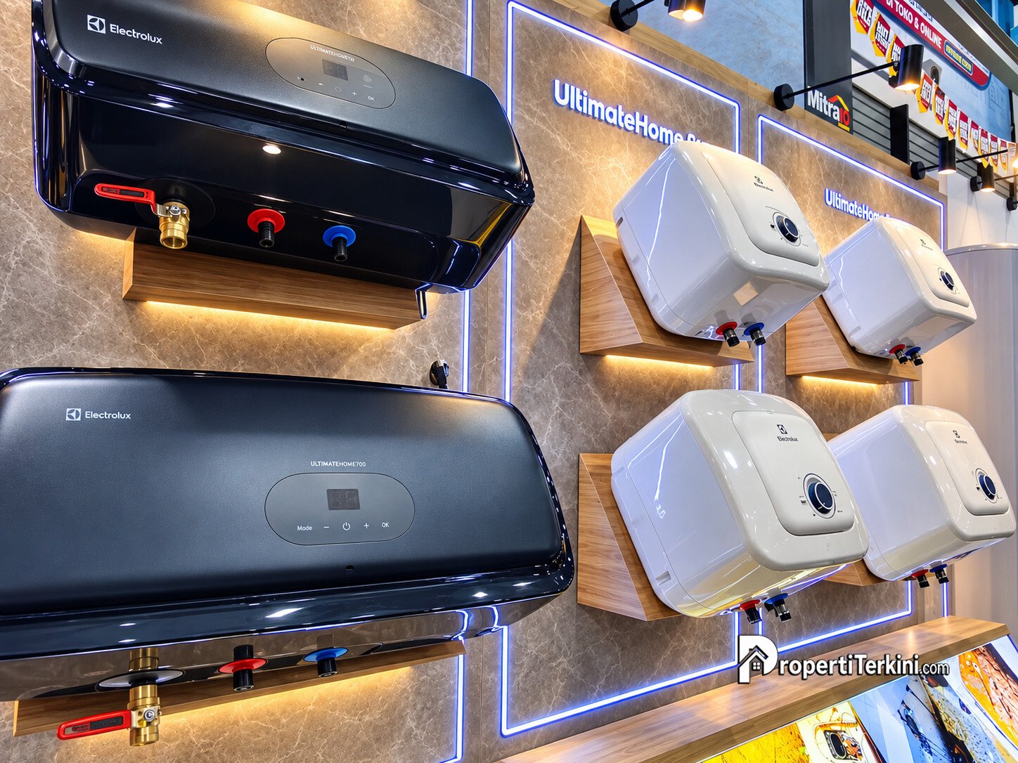 Display deretan lini produk pemanas air Electrolux UltimateHome Series Seri 300 500 dan 700 dengan fitur Easy Drain