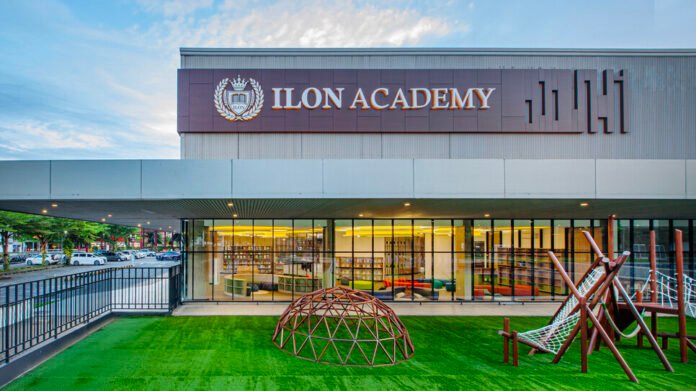 fasilitas-pendidikan-bsd-city-ilon-academy-gedung Gedung ILON Academy sebagai fasilitas pendidikan BSD City yang dilengkapi area terbuka hijau dan ruang belajar modern.