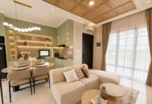 Interior hunian American Classic Ruby at The Ridge di Harvest City dengan ruang keluarga dan area makan