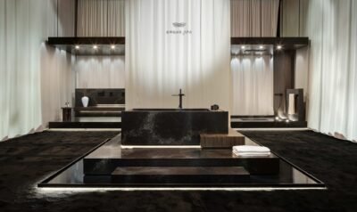 GROHE SPA Aqua Sanctuary menampilkan desain kamar mandi mewah dengan perlengkapan premium dan konsep wellness.