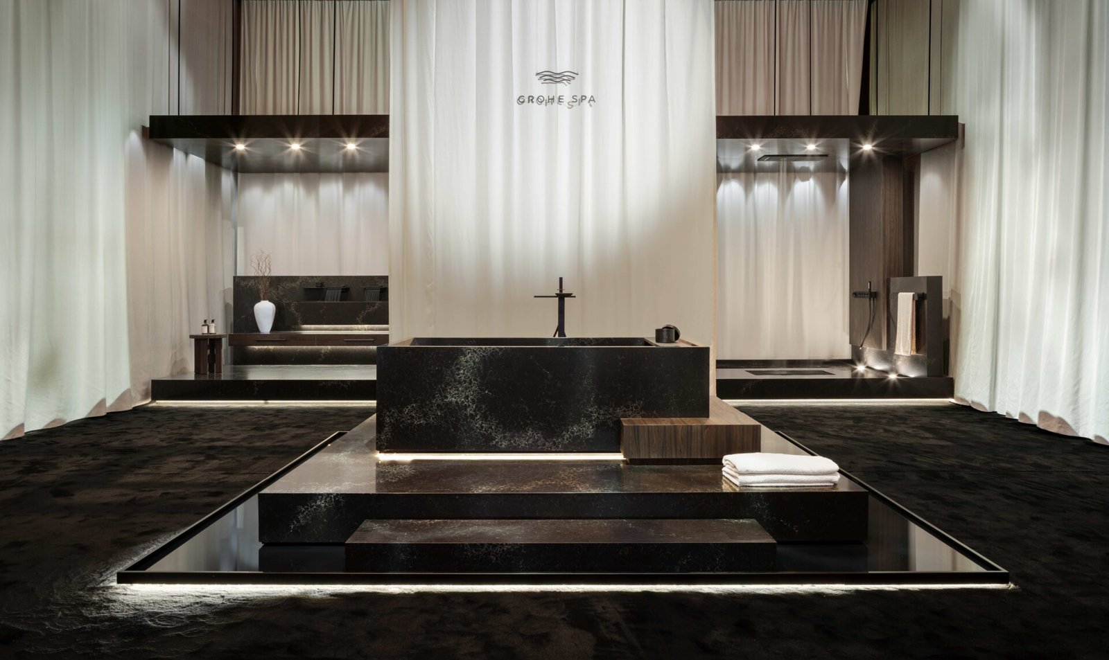 GROHE SPA Aqua Sanctuary menampilkan desain kamar mandi mewah dengan perlengkapan premium dan konsep wellness.