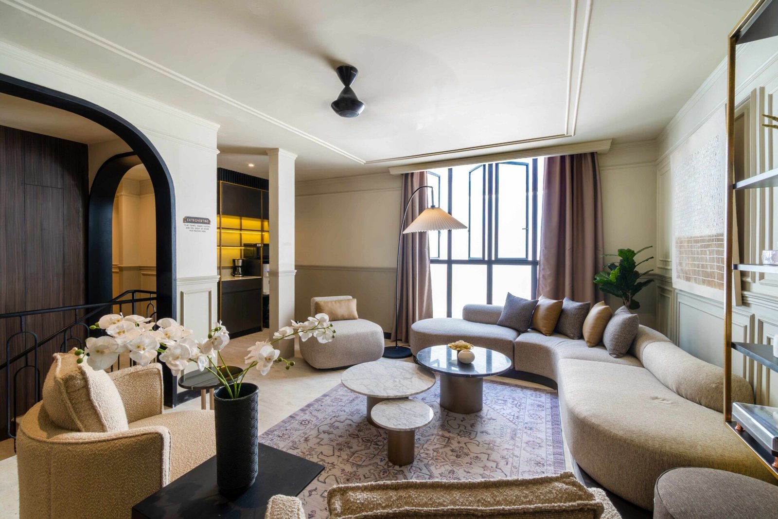 area komunal Rukita Deluxe Vivara Menteng dengan interior bergaya Art Deco