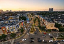Grand Boulevard Aniva di kawasan komersial Gading Serpong