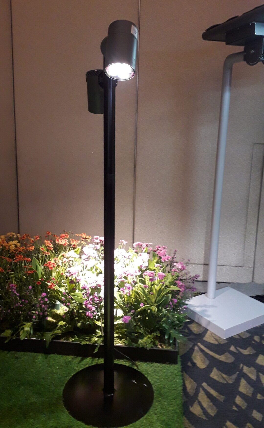 Lampu pencahayaan pintar Signify untuk lanskap dan taman kota yang dipamerkan pada ajang Signify Innovation Day 