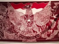 Karya batik Peranakan bernuansa merah bergambar lambang Garuda Pancasila dan pita Bhinneka Tunggal Ika yang dipamerkan di House of Tugu Kota Tua Jakarta.