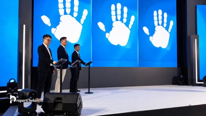 midea-indonesia-perkuat-pasar-manufaktur-lokal Jajaran direksi Midea Indonesia saat seremoni peluncuran produk dan strategi bisnis terbaru di Jakarta