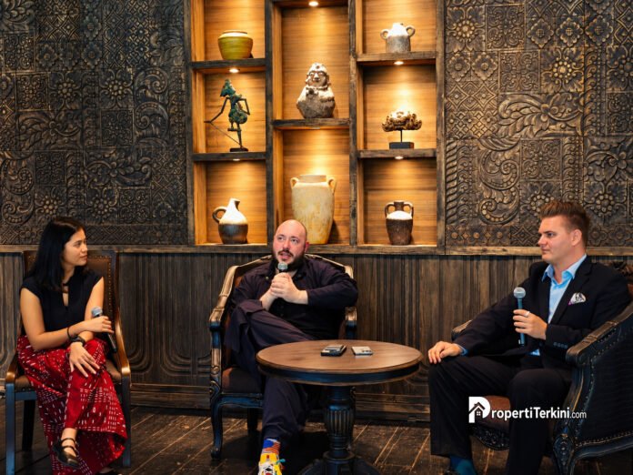 konferensi pers peluncuran black sands oasis di bali nuanu unit group Reyni Wullur, Lev Kroll, dan Steven Fedos saat memberikan pemaparan dalam peluncuran proyek Black Sands Oasis di Bali.