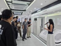 Presentasi teknologi pendingin udara Bespoke AI WindFree Pro dan sistem HVAC Samsung di Samsung Business Experience Studio Hanoi