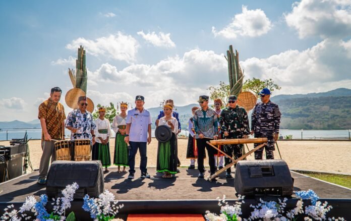 mawatu labuan bajo soft opening Soft opening Mawatu Labuan Bajo bersama perwakilan pemerintah daerah, personel TNI, dan penampil seni budaya lokal.