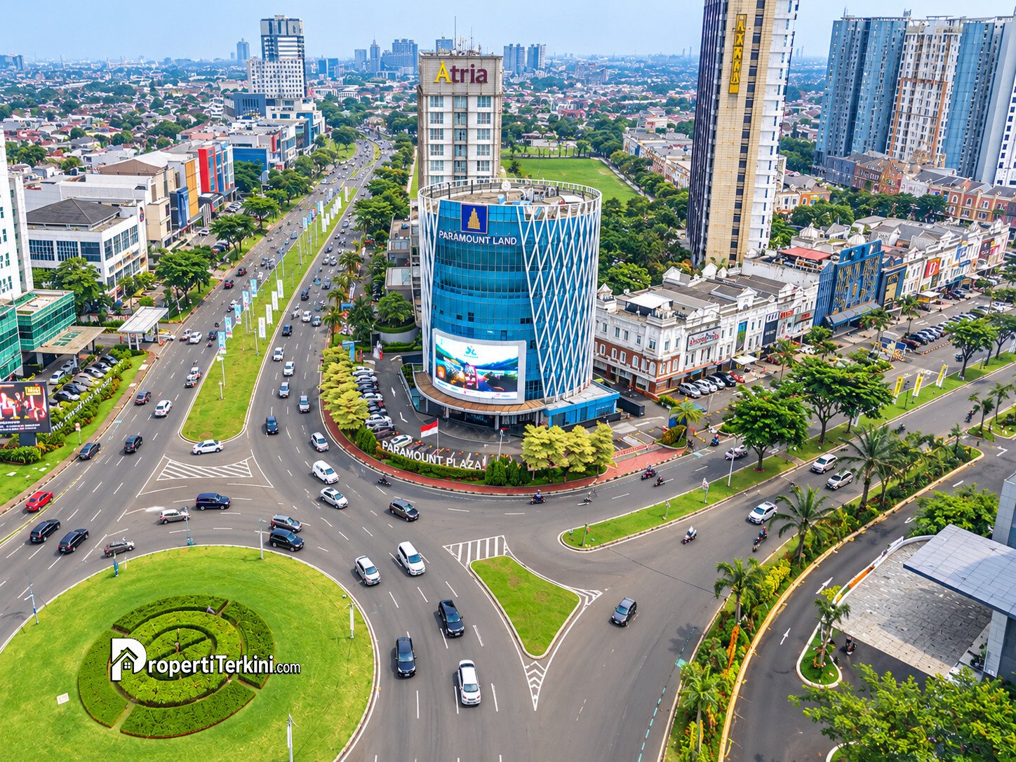 Pemandangan udara kawasan pasar properti mewah Tangerang di Jalan Boulevard Raya dan Paramount Plaza Gading Serpong.