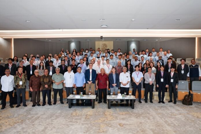 pembangunan-ikn-nusantara-delegasi-reaaa Foto bersama Kepala Otorita IKN Basuki Hadimuljono dan delegasi The 127th REAAA Governing Council Meeting saat meninjau pembangunan IKN Nusantara