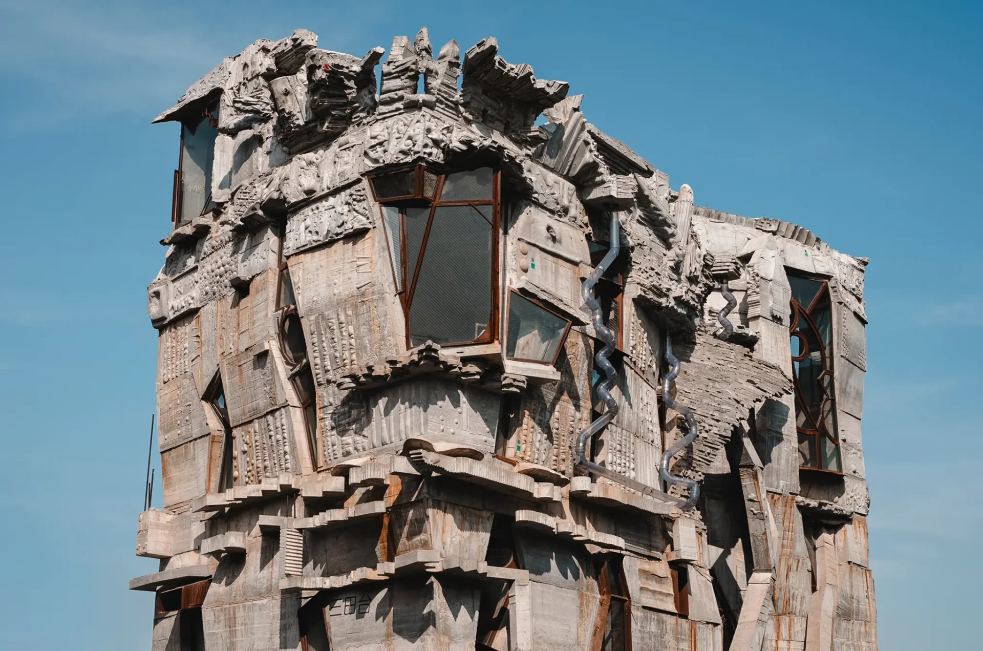Arimasuton Building Tokyo, rumah beton unik karya arsitek Keisuke Oka di Jepang