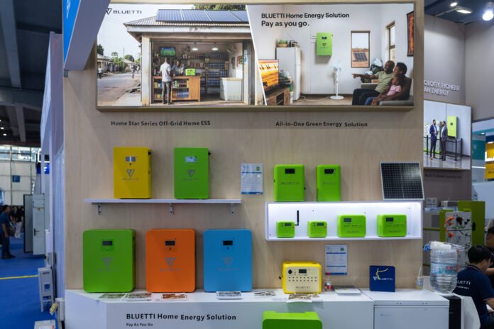 solusi-energi-terbarukan-bluetti-pameran Solusi energi terbarukan BLUETTI HomeStar Series dan sistem penyimpanan energi terintegrasi PAYGO untuk hunian dan usaha