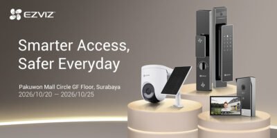 Rangkaian produk smart lock EZVIZ, kamera CCTV outdoor, dan video doorbell pada pameran di Pakuwon Mall Surabaya