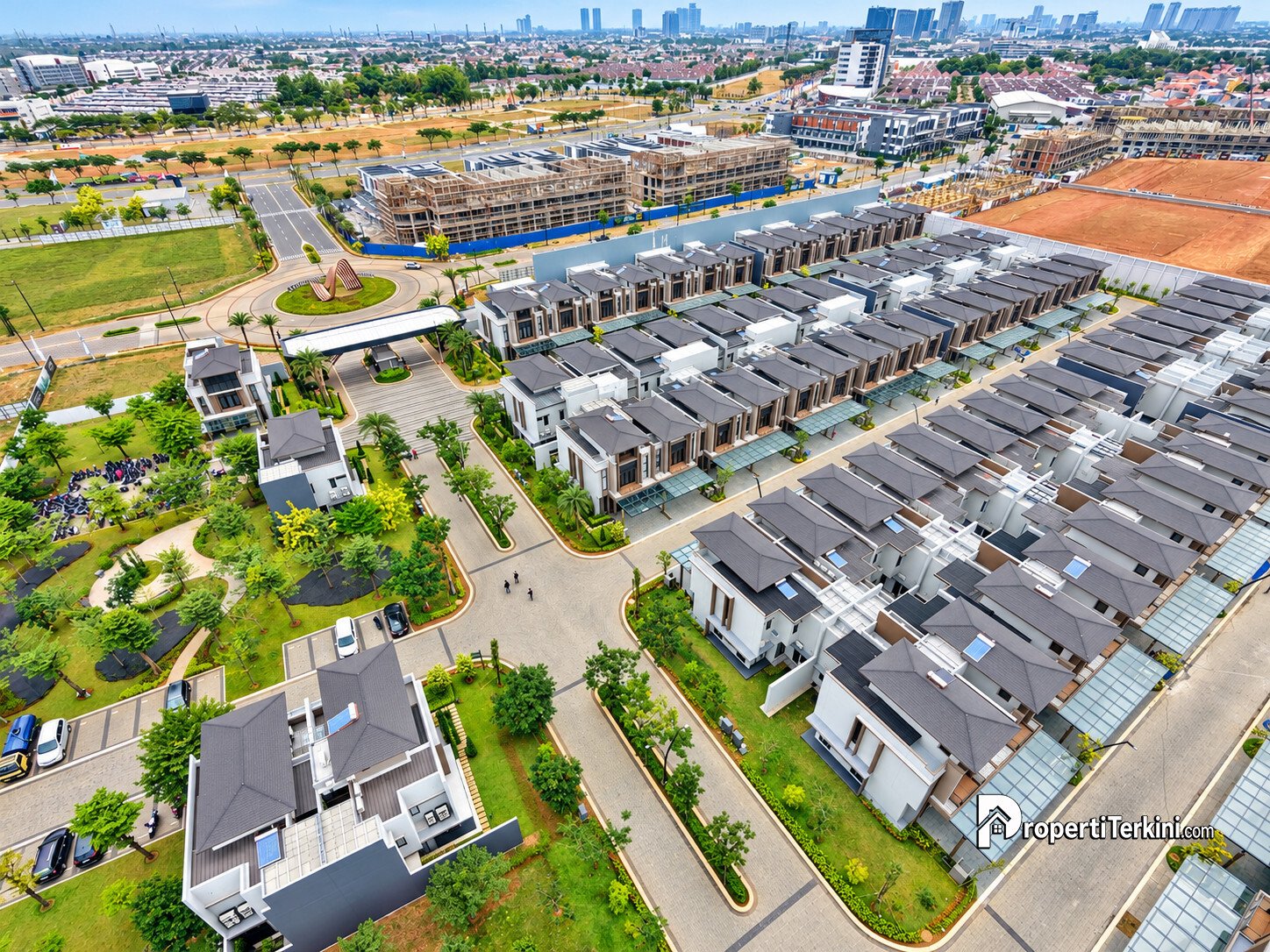 Kawasan Pasadena Central District yang menghadap Boulevard Raya Gading Serpong penghubung koridor Gading Serpong dan BSD. 