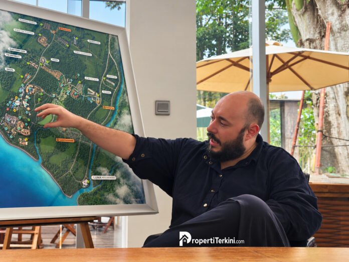 kelangkaan bbm bali menguji ketahanan bisnis properti ceo nuanu lev kroll CEO Nuanu Creative City Lev Kroll menunjuk peta master plan kawasan saat menjelaskan strategi mitigasi di tengah krisis kelangkaan bbm bali dan konsep kawasan bebas kendaraan konvensional.