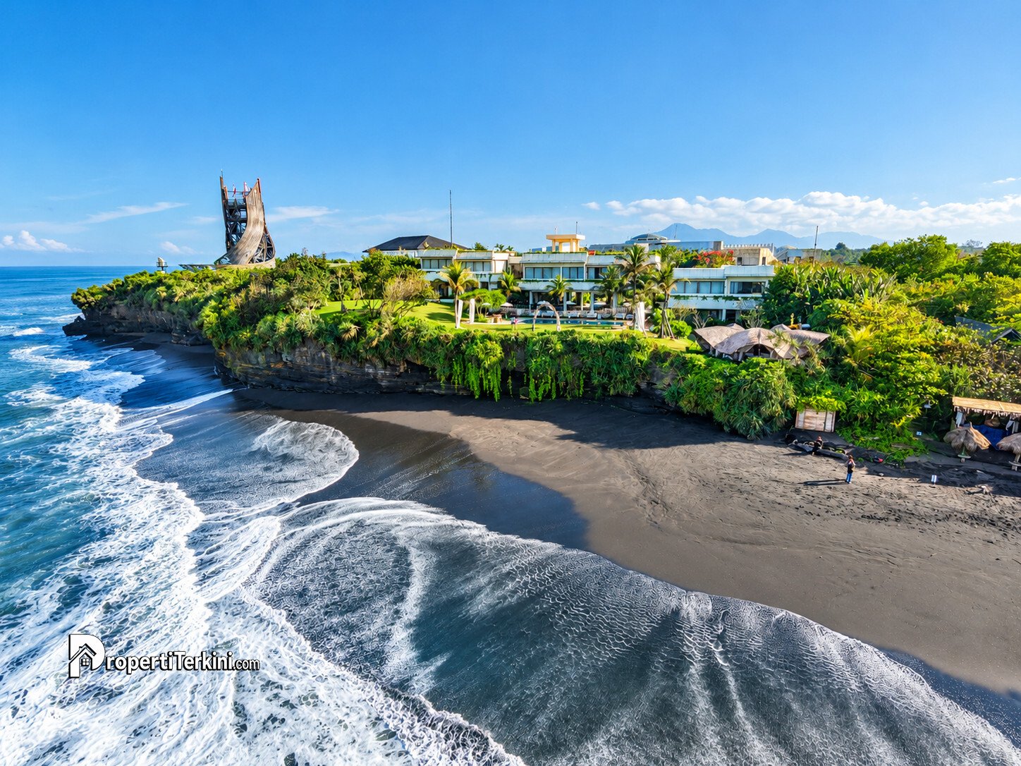 Hotel di kawasan Nuanu Creative City, Nyanyi, Tabanan, Bali, dengan pemandangan pantai dan laut, mendukung perkembangan pariwisata Bali 2026.