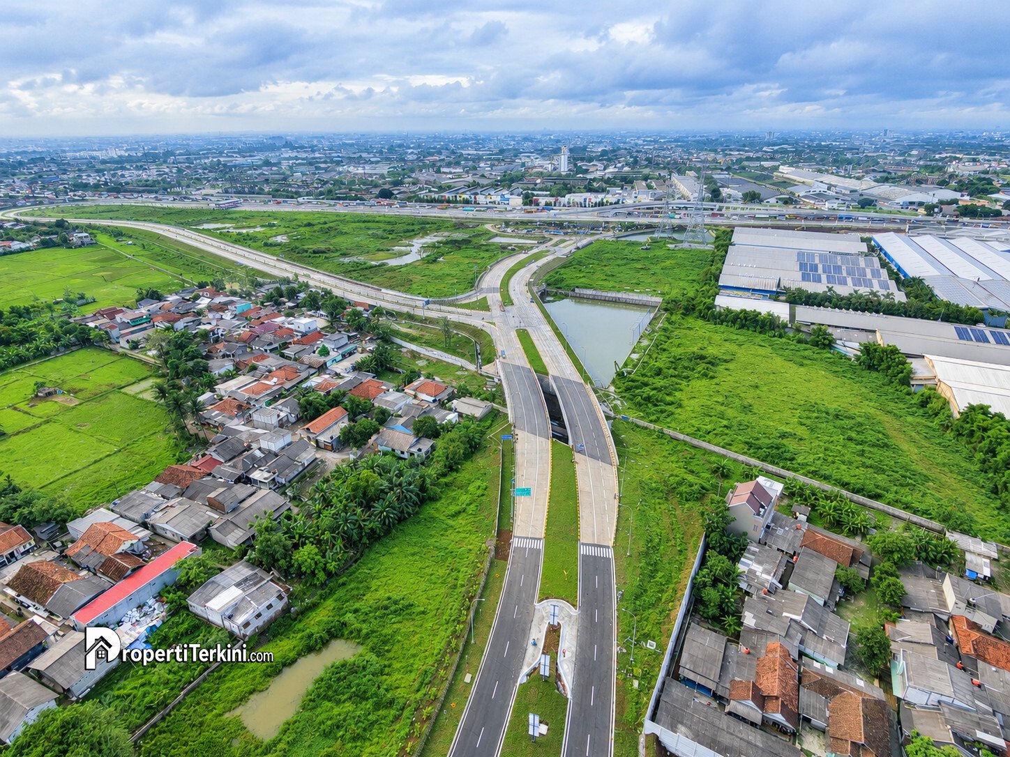 Akses tol KM 25 Jakarta Merak terhubung langsung dengan Paramount Petals untuk memperkuat konektivitas hunian barat Jakarta